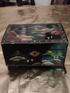 1980's Vintage Hand-Painted Lacquered Jewelry Box